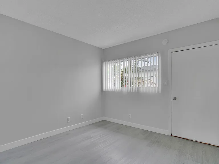 LB1505(New)(RUBS) — Photo 13
