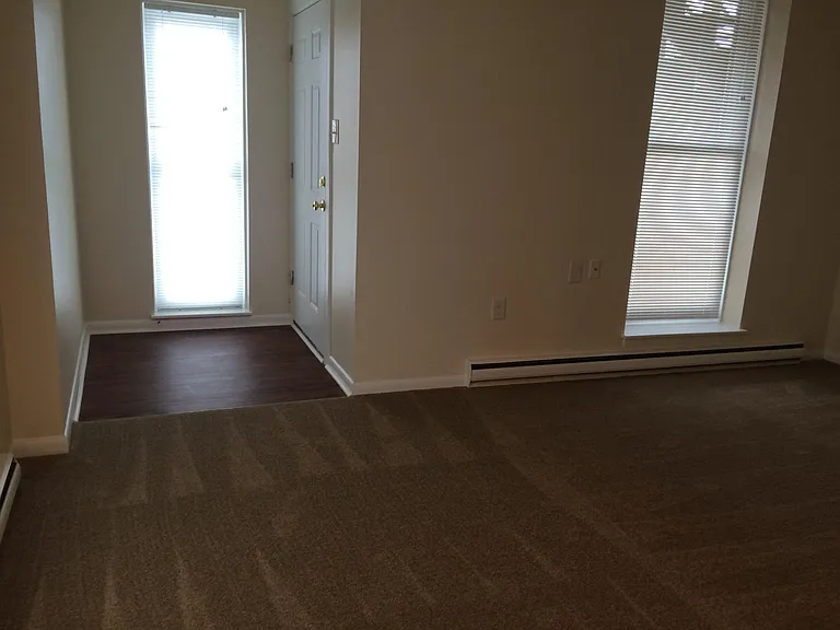 300 Main St #4 — Photo 5