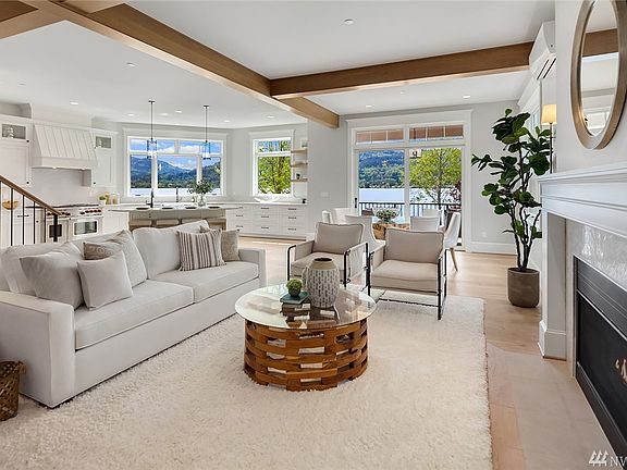 2nd image of 3925 E Lake Sammamish Shore Ln SE