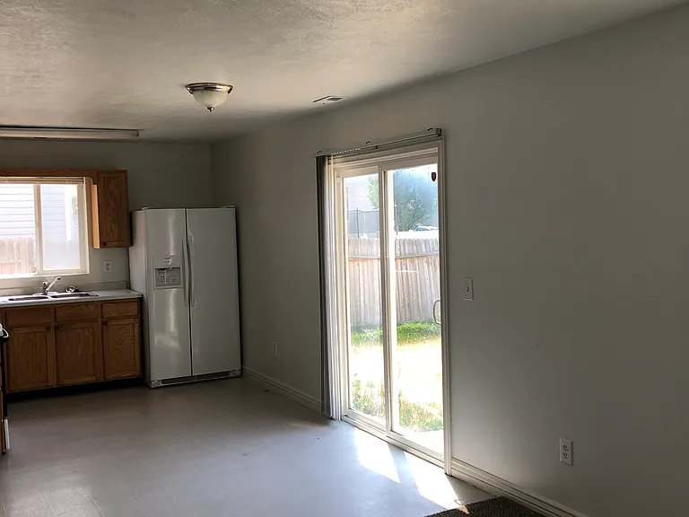 2272 E Hawthorne St — Photo 15