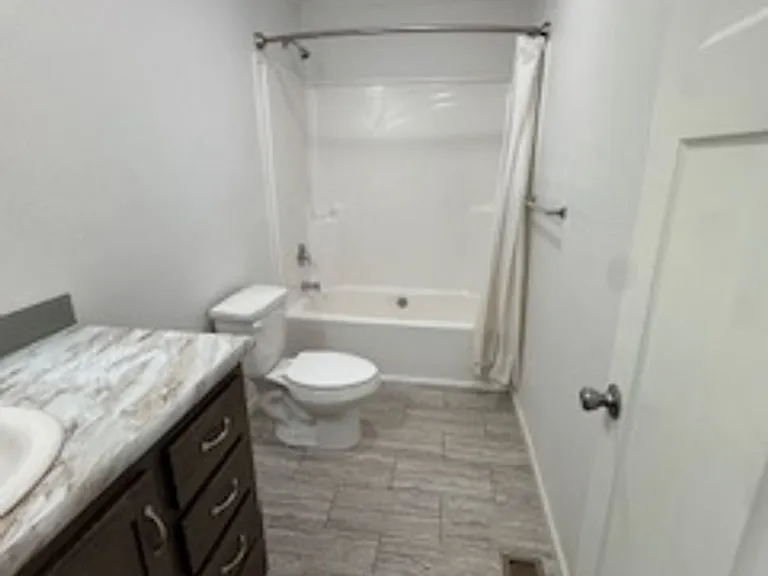 204 Onandaga Ave — Photo 20