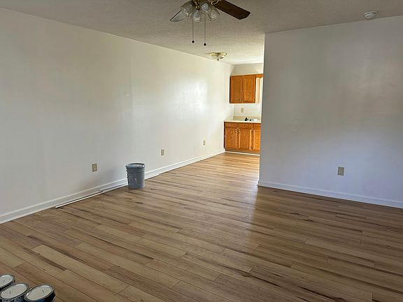 3rd image of 922 Beverly Dr #A