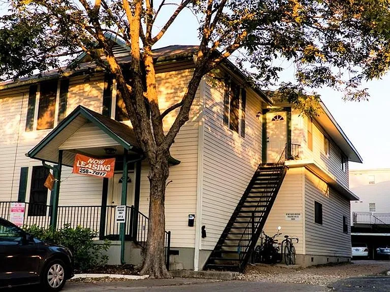 2811 Salado St — Photo 1