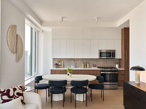 550 10th Avenue image 4 of 18