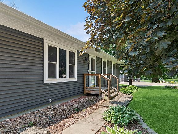4th image of 27 Kings Row Dr