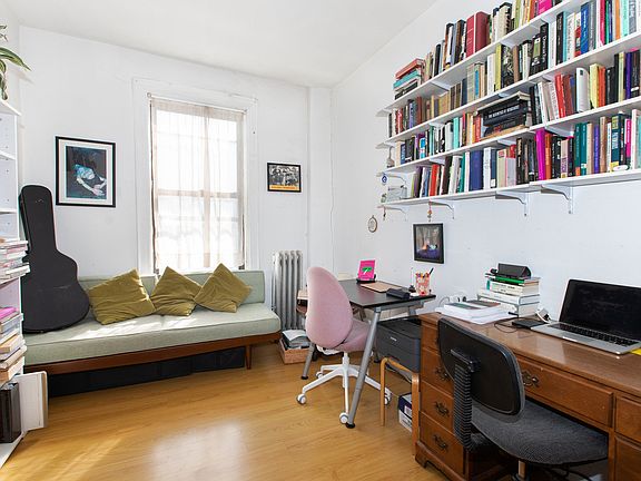 4th image of 165 Meserole St APT 39