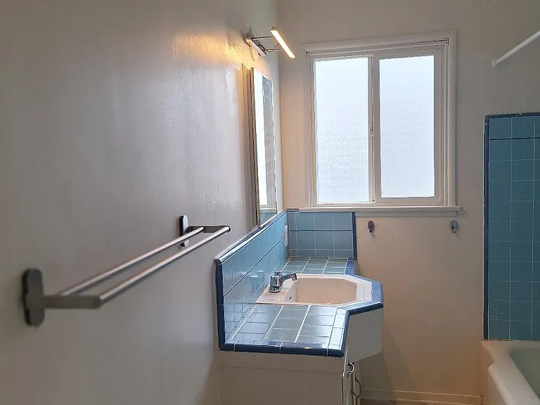 420 N Alameda Ave — Photo 7