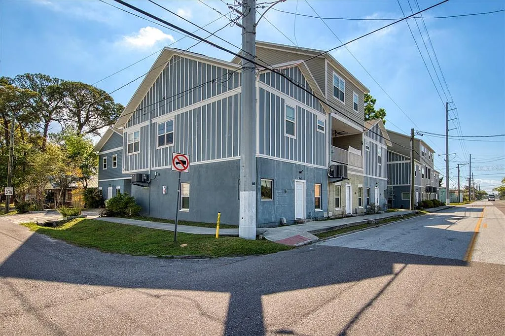 2 bed, 2.0 bath, 1430 sqft, $2,450 — Photo 2
