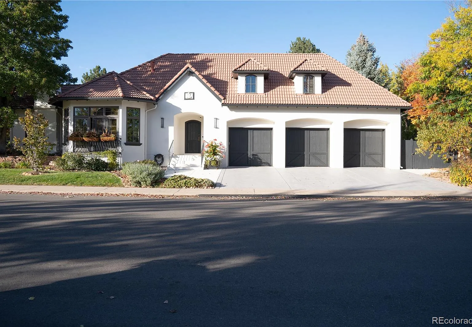 3 bed, 5.0 bath, 3900 sqft, $18,500 — Photo 1