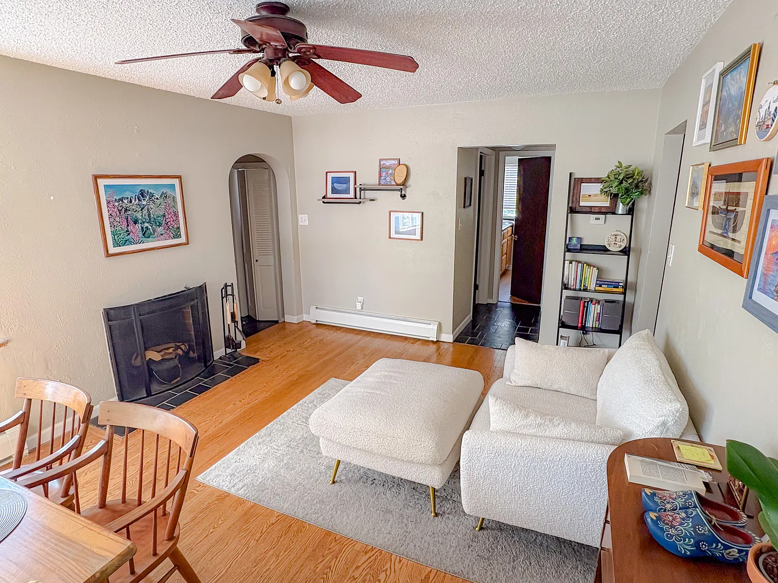 3 bed, 2200 sqft, $2,600 — Photo 3