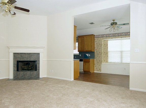 3rd image of 708 Ashland Crk