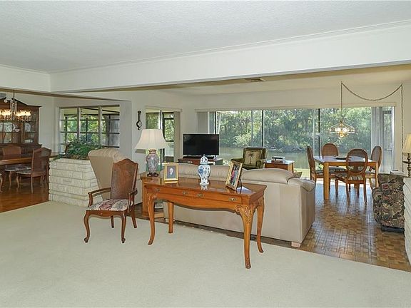 3rd image of 3531 Mineola Dr