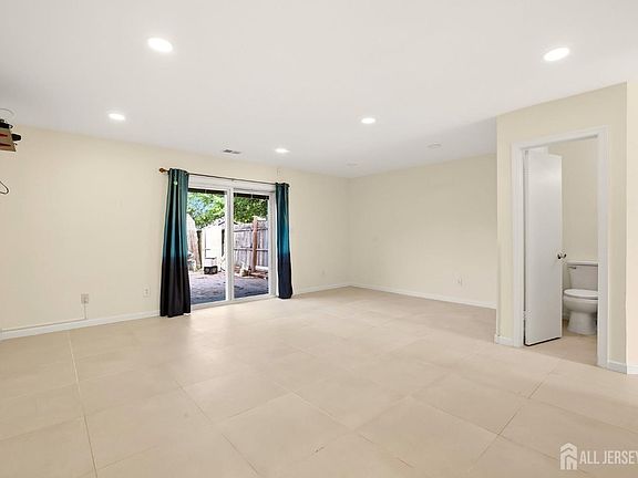 3rd image of 116 Redbud Rd