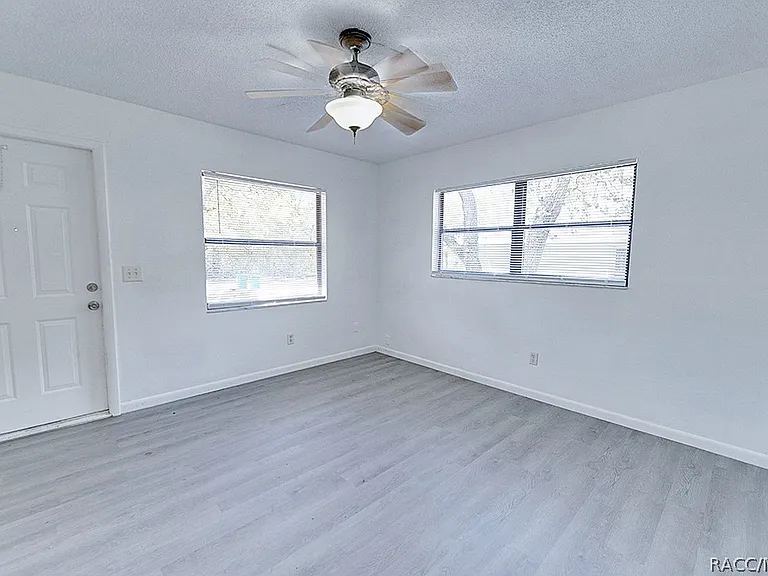 512 Long Ave #B — Photo 5