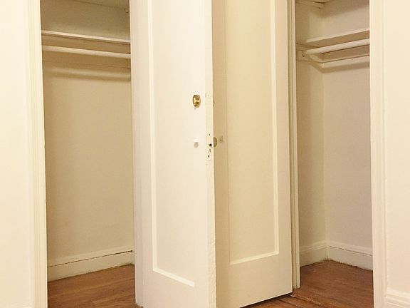 5th image of 4306 45th St APT 6K