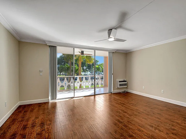 15 S Golfview Rd #204 — Photo 8