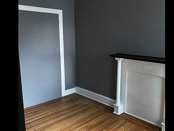 2nd image of 134 W Luray St #2