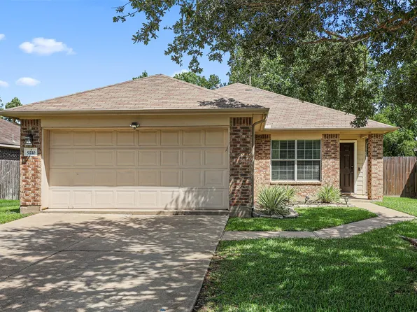 9210 Creekside Dr, Hitchcock, TX 77563