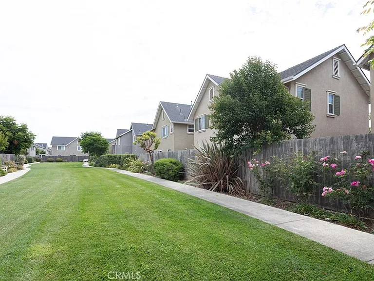 1425 Crown Cir — Photo 7