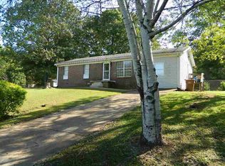 72 Eastgate Dr, Lexington, TN 38351