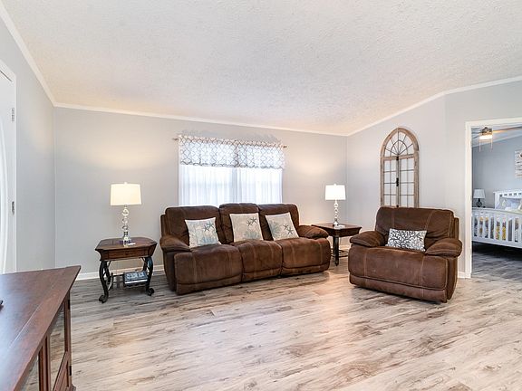 4th image of 706 Oliver Dr.