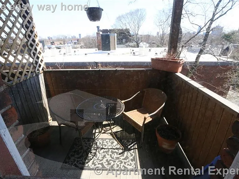 331 Harvard St — Photo 6