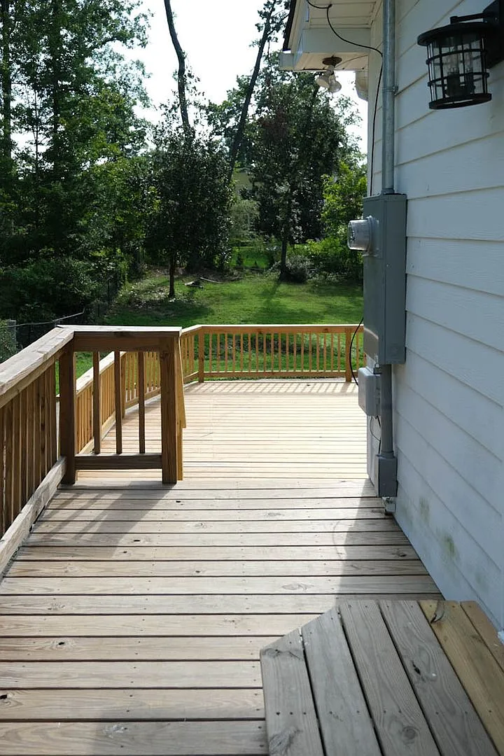 3 Bedroom, 2 Bath house with fenced yard! — Photo 4