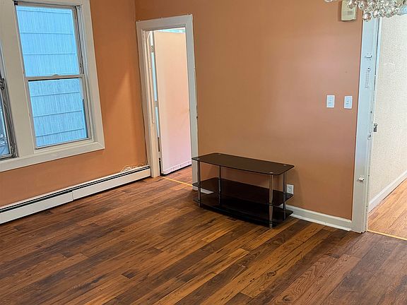 4th image of 170 Boyd Ave