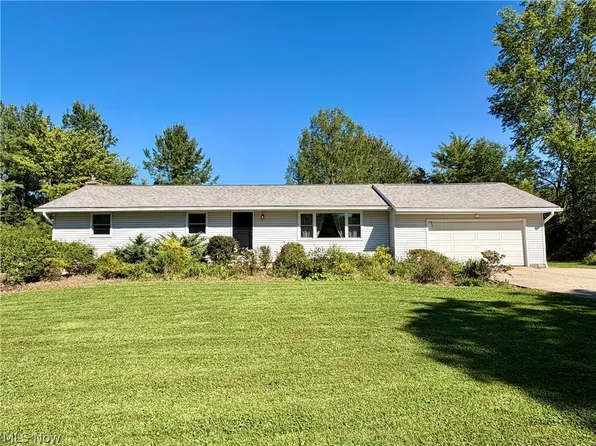 13047 Manor Dr, Chardon, OH 44024