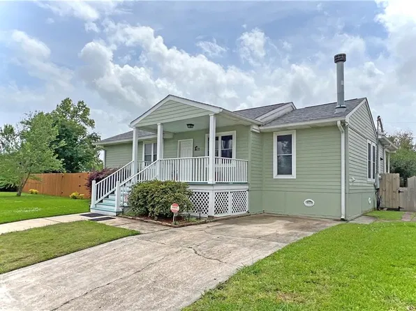 304 Parish Dr, Arabi, LA 70032