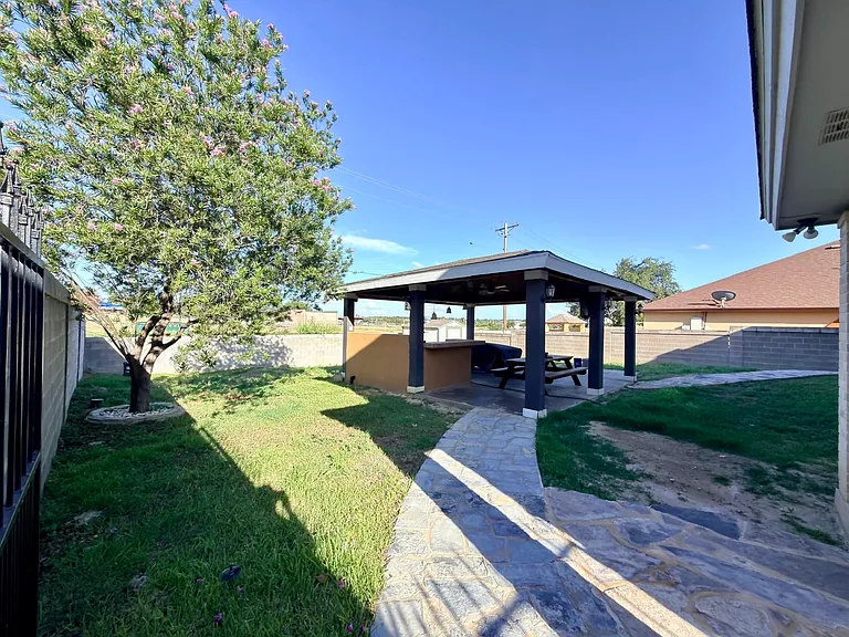 9819 Sweetwind Dr — Photo 16