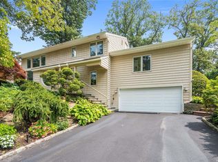 3 The Tulips, Roslyn, NY 11576