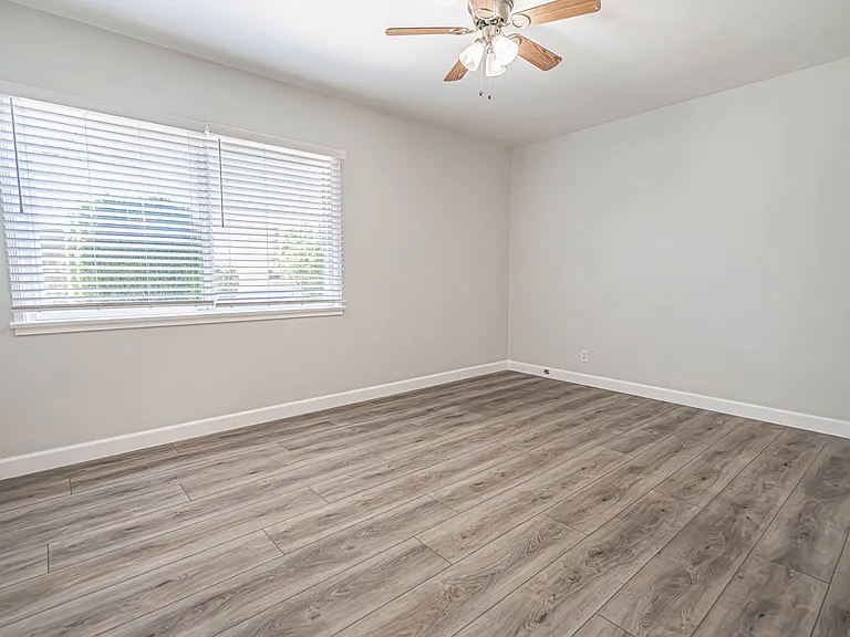 2031 N Parish Pl — Photo 9