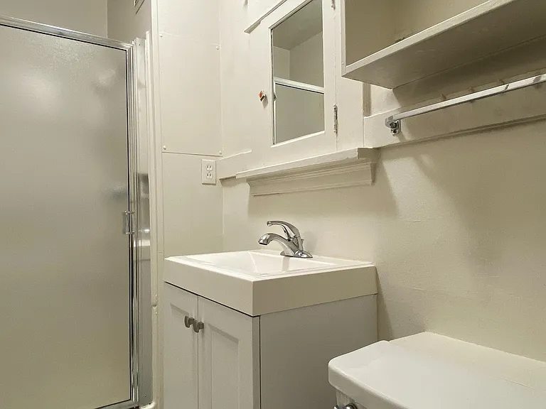 Studio 303 Bathroom Studio 303 Bathroom