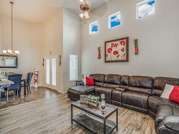 5th image of 511 Kestrel Ave