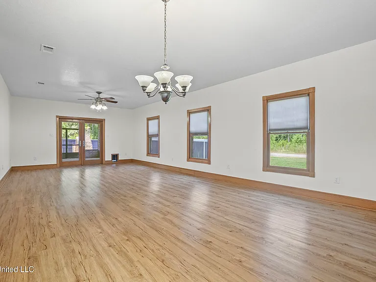 15301 Parker Rd — Photo 18