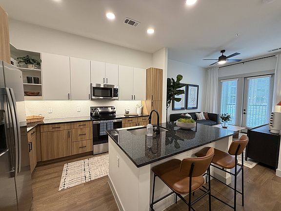 2nd image of 3035 N Tryon St #4035