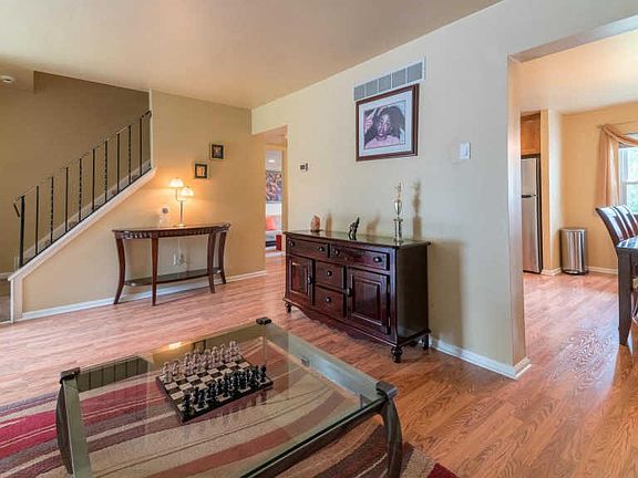 4th image of 105 Coventry Cir