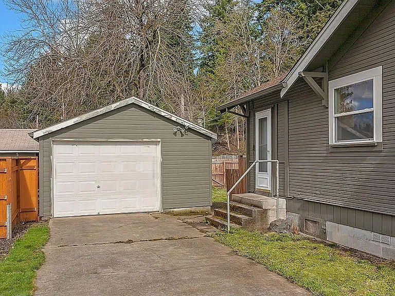 208 B St — Photo 12