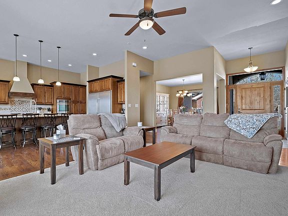 3rd image of 3318 Woodgate Dr