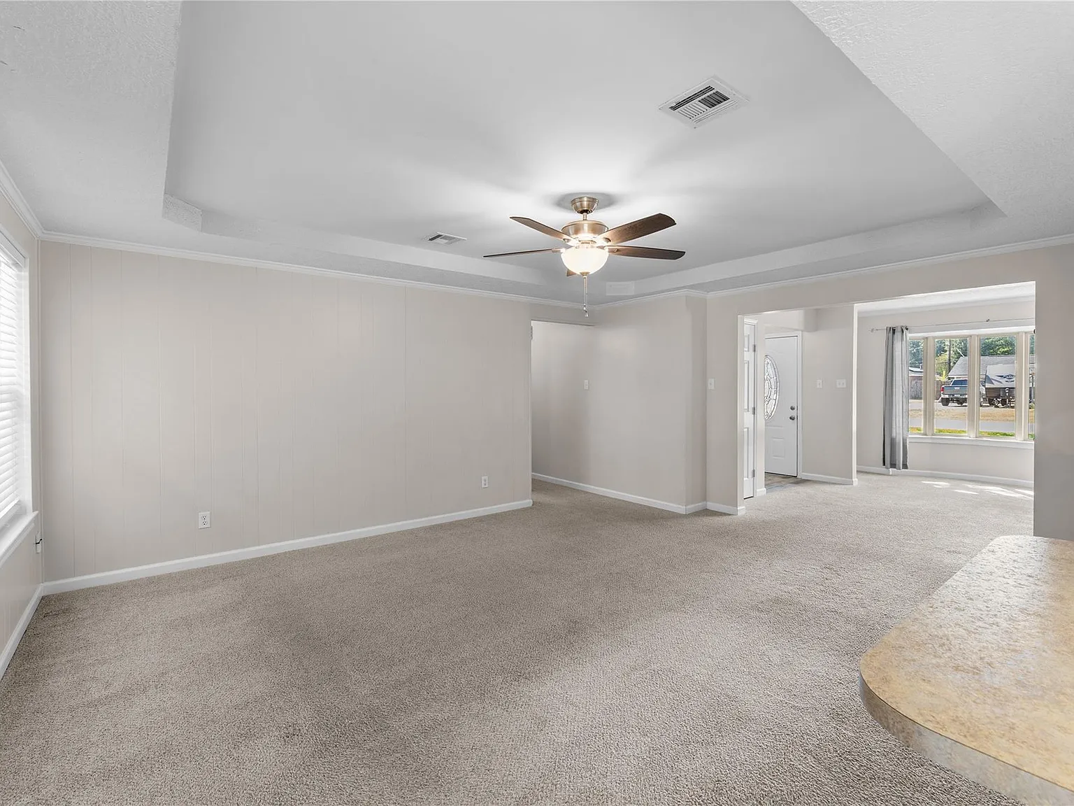 3 bed, 2.0 bath, 1643 sqft, $2,425 — Photo 3