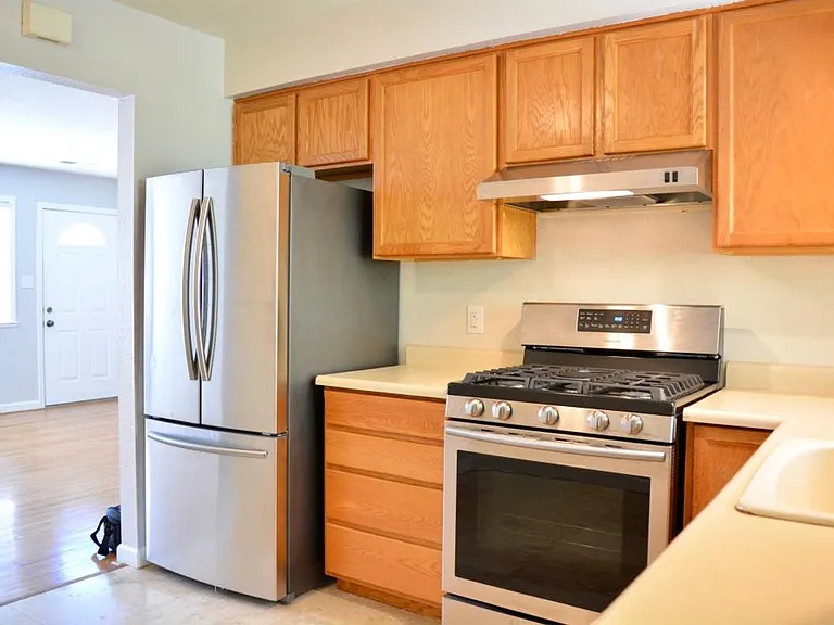 10 Ash Ave #B — Photo 9