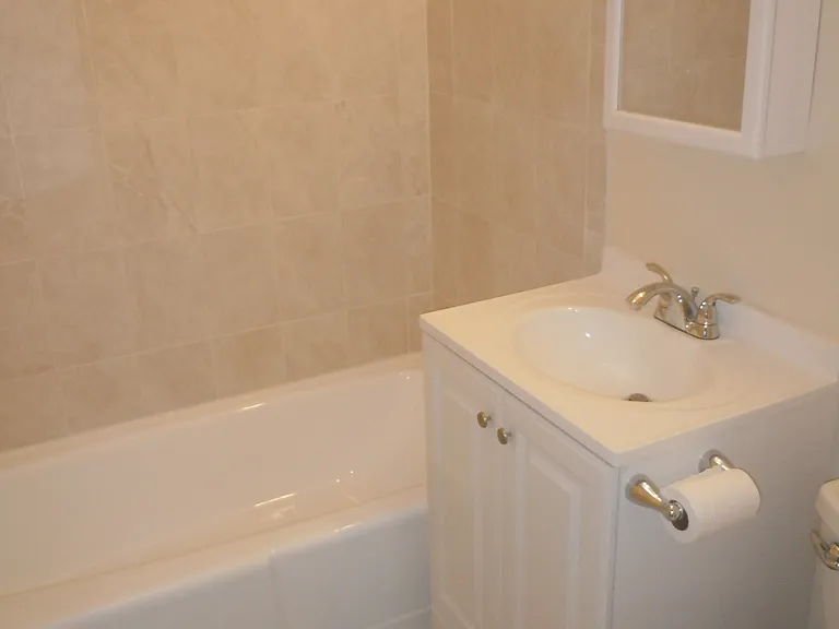 2025 N Lincoln St #113 — Photo 9