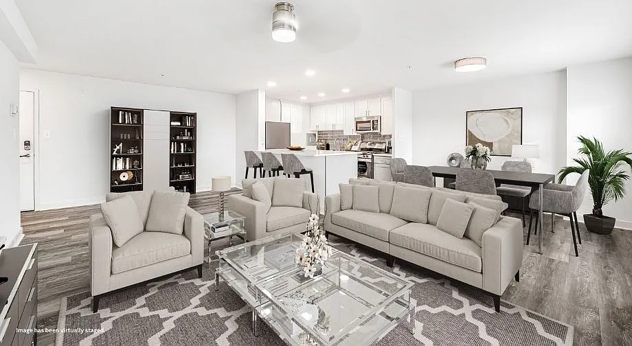 Ruxton Towers Apartments — Photo 2