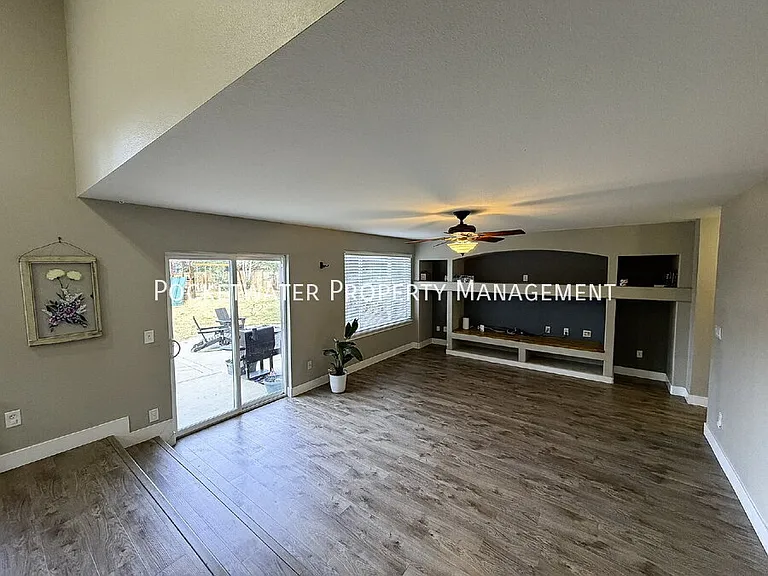 2127 Mountain Iris Dr — Photo 15