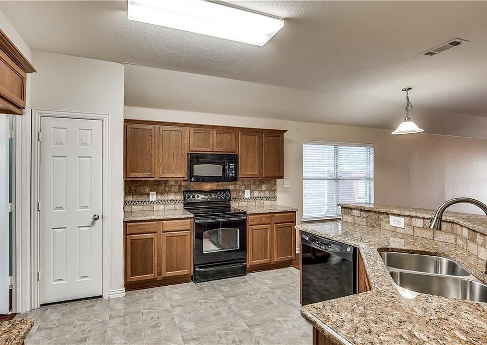 1st image of 729 Cedar Cove Dr