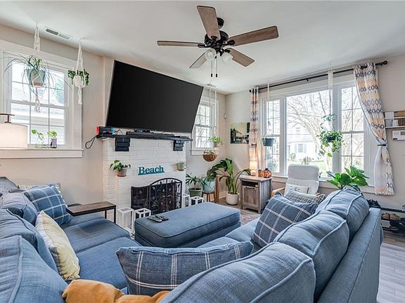 5th image of 219 E Ocean Ave