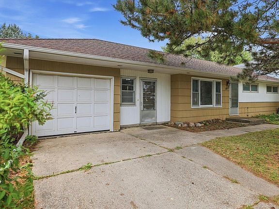 2nd image of 1677 Rose Pl