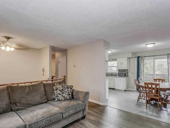 4th image of 3107 S Mount Carmel Ave