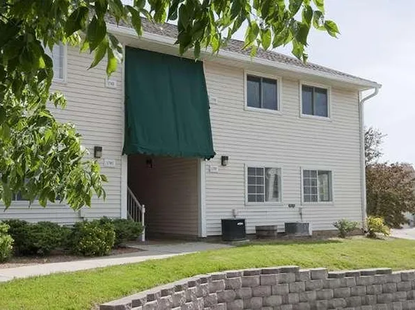 1737 Parknoll Ln, Port Washington, WI 53074